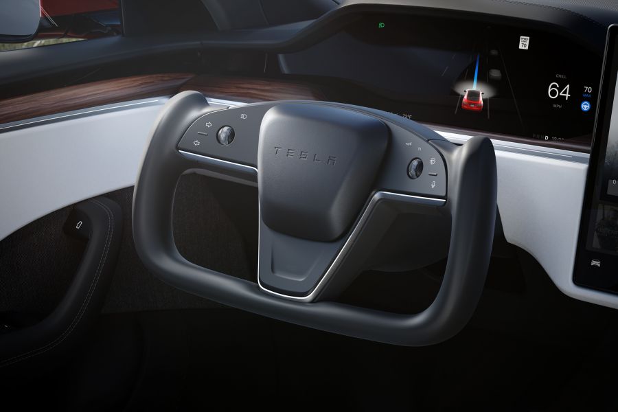 Il volante yoke di Tesla non ti piace? Ci pensa l'aftermarket